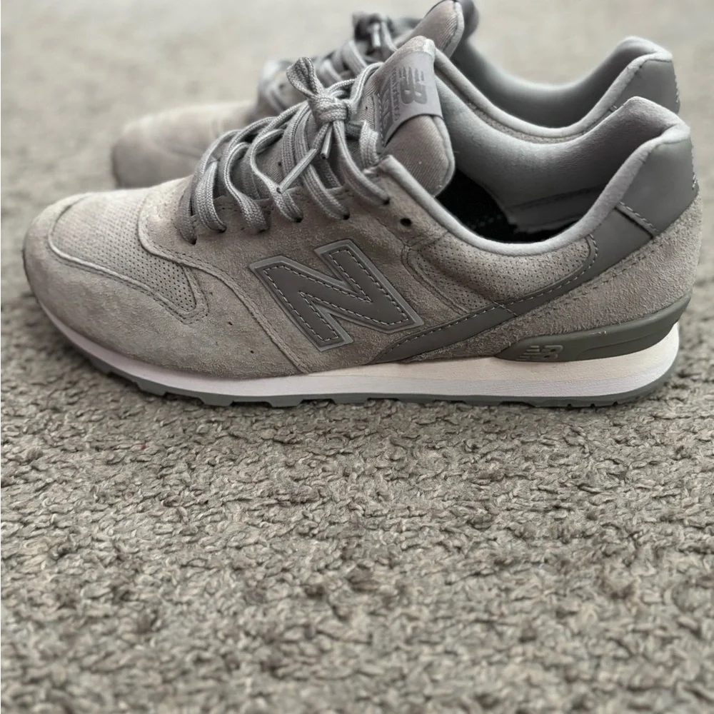 New Balance 696 - Picture 3 of 5